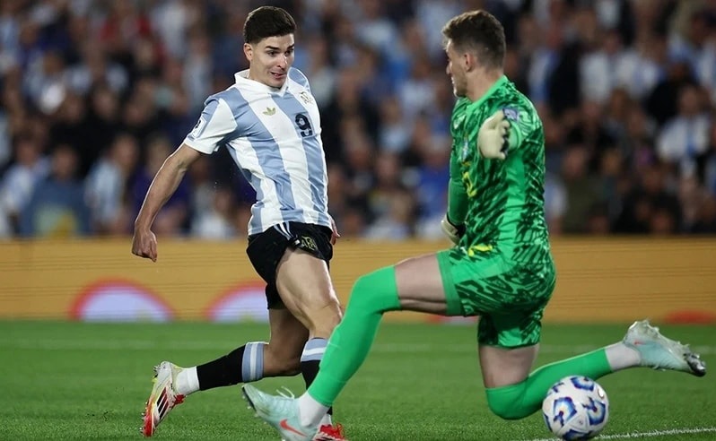 Bóng đá gắn liền với chính trị tại Argentina